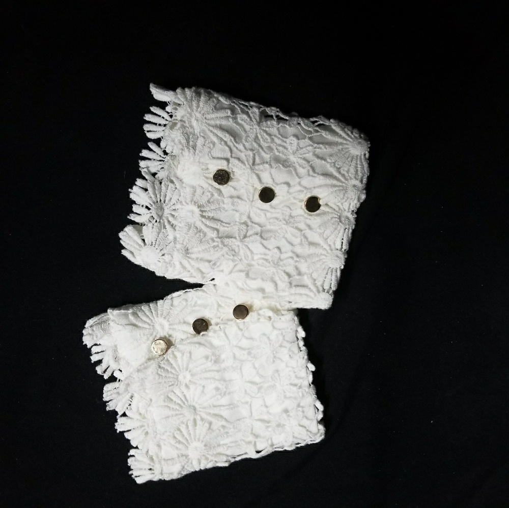 ⬇️Cuffs -Lace 🔥